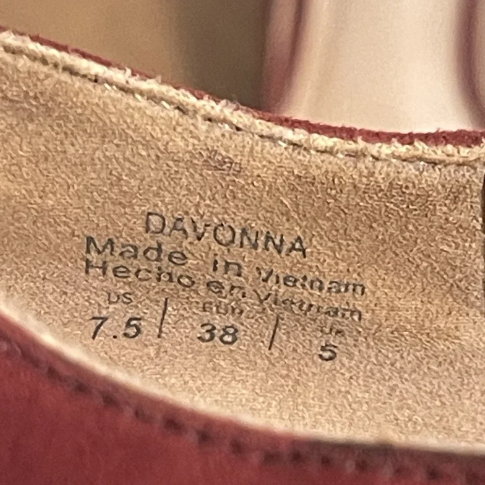 Kelly & Katie Davonna Faux Suede Pumps Heels Burgundy Red Elegant Holiday Sz 7.5